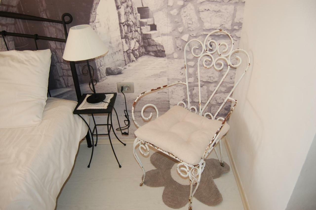 Studio Apartment For 2 Adults And 1 Child Makarska Dış mekan fotoğraf