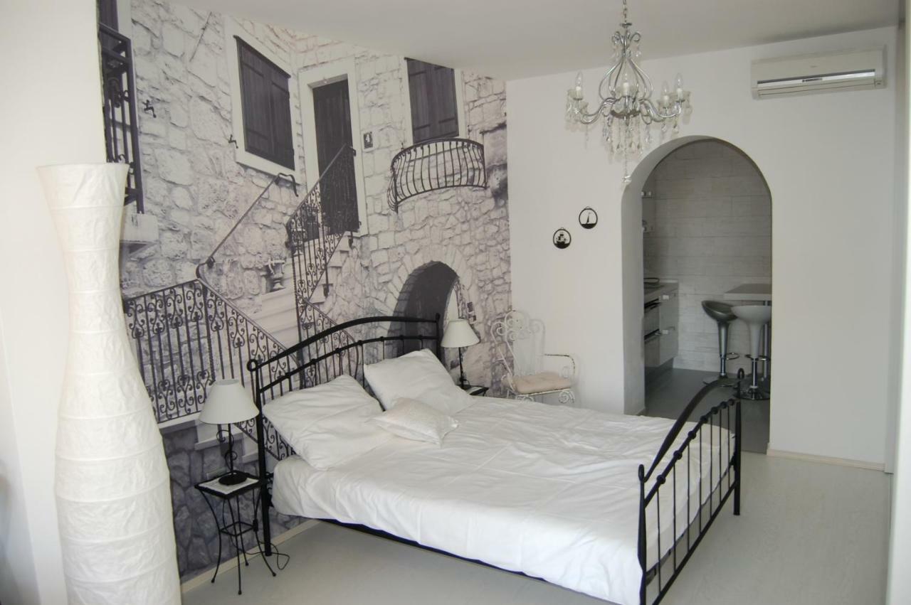 Studio Apartment For 2 Adults And 1 Child Makarska Dış mekan fotoğraf