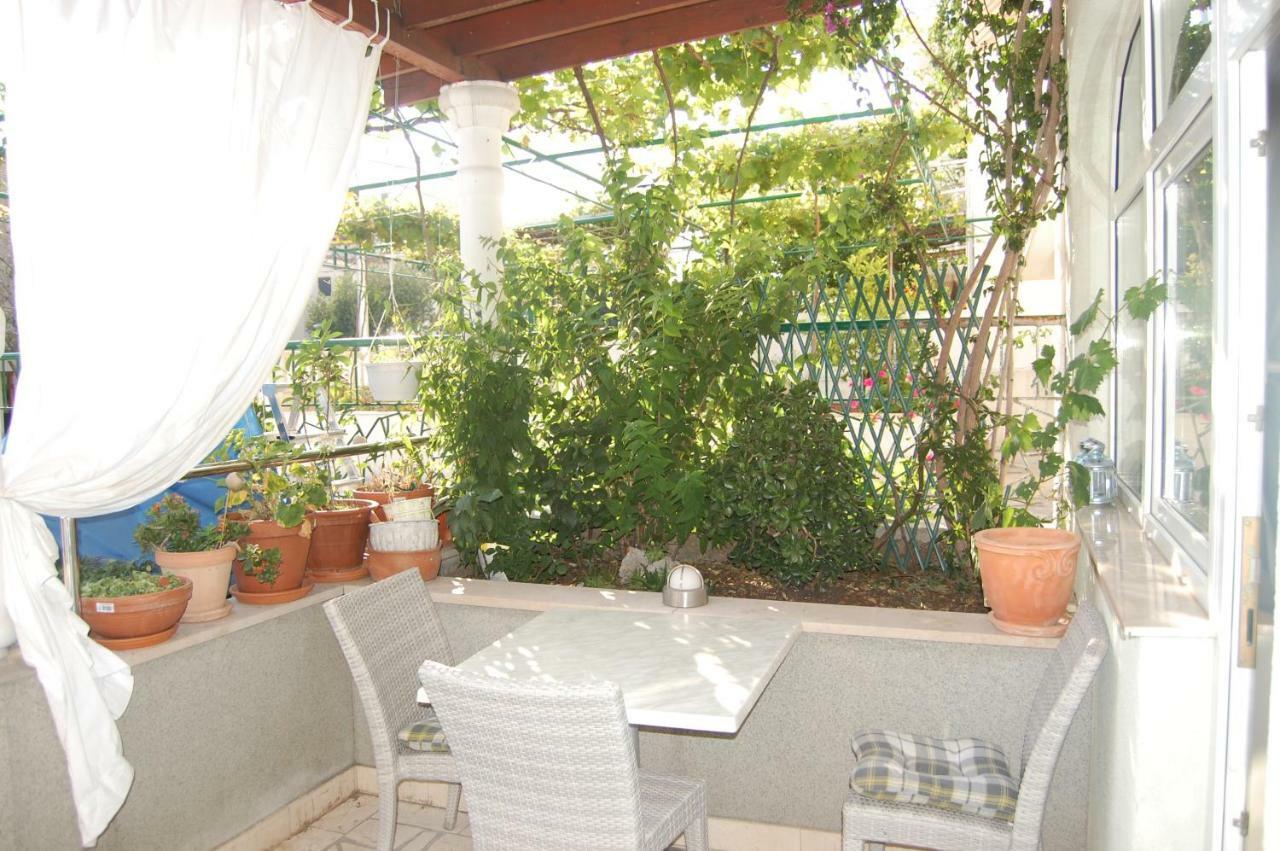 Studio Apartment For 2 Adults And 1 Child Makarska Dış mekan fotoğraf