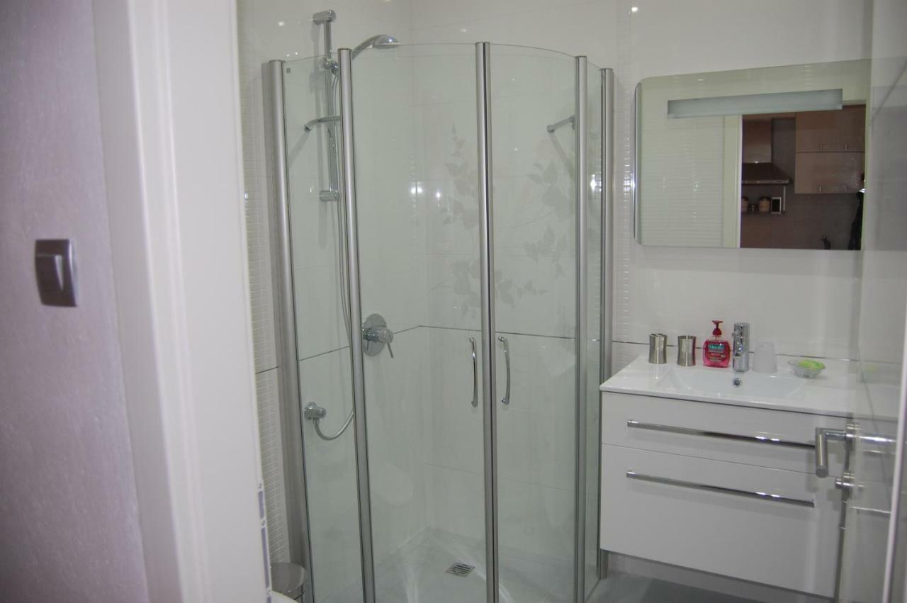 Studio Apartment For 2 Adults And 1 Child Makarska Dış mekan fotoğraf