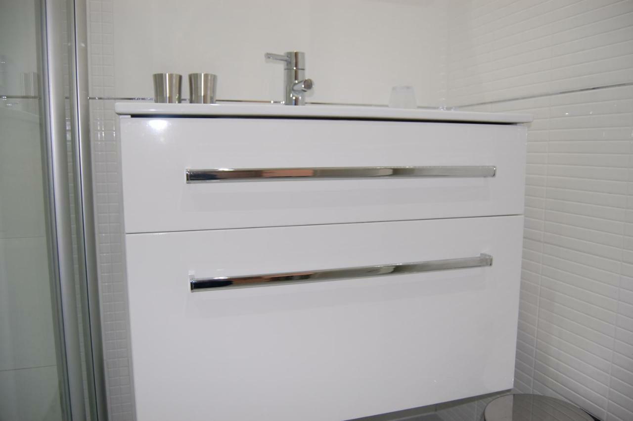 Studio Apartment For 2 Adults And 1 Child Makarska Dış mekan fotoğraf