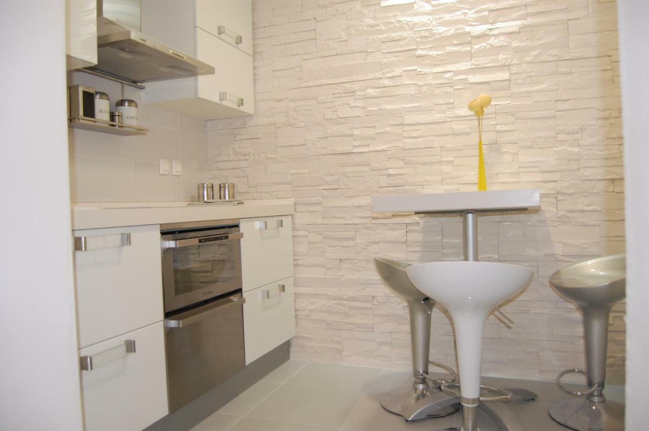 Studio Apartment For 2 Adults And 1 Child Makarska Dış mekan fotoğraf