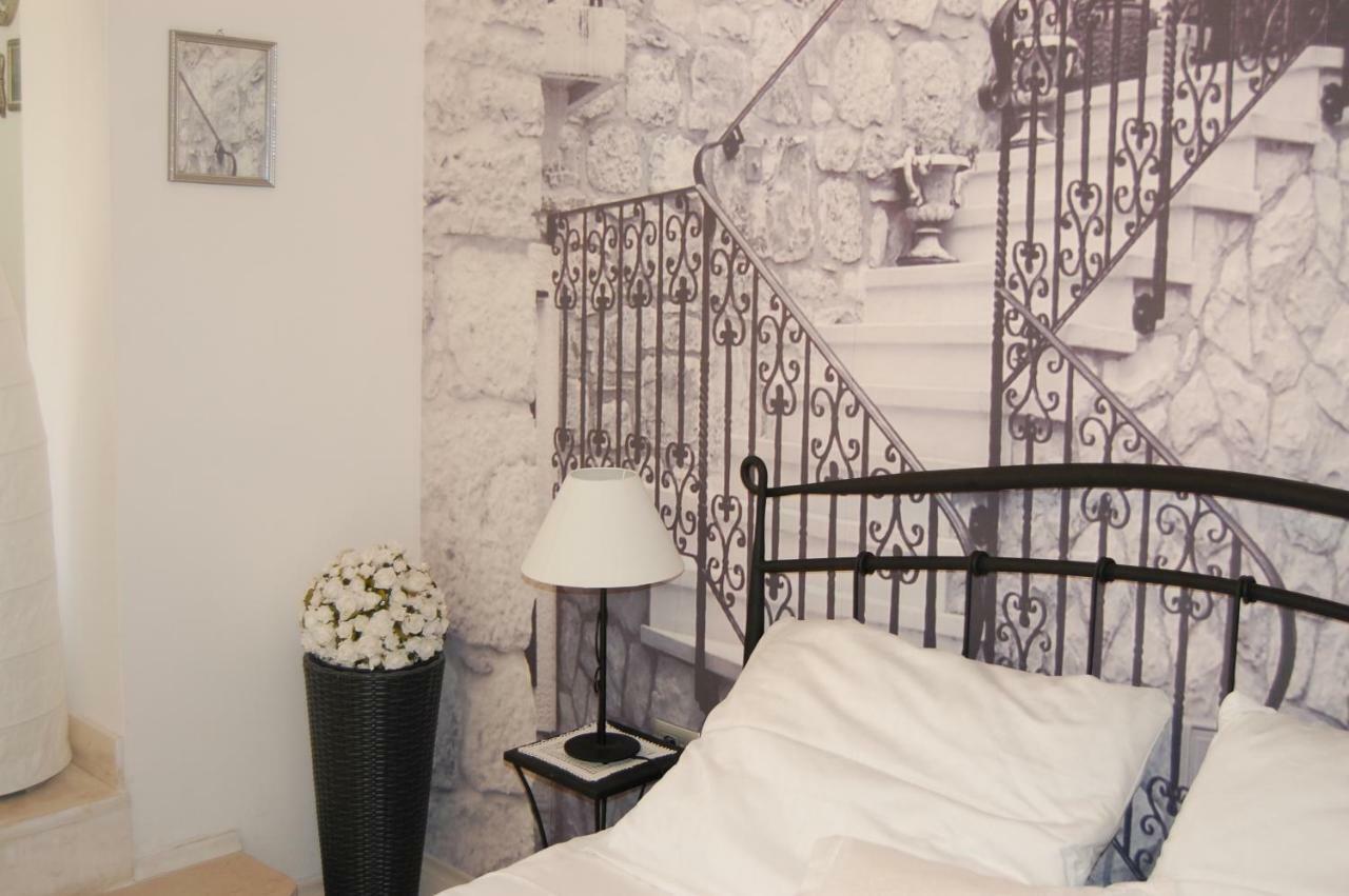 Studio Apartment For 2 Adults And 1 Child Makarska Dış mekan fotoğraf