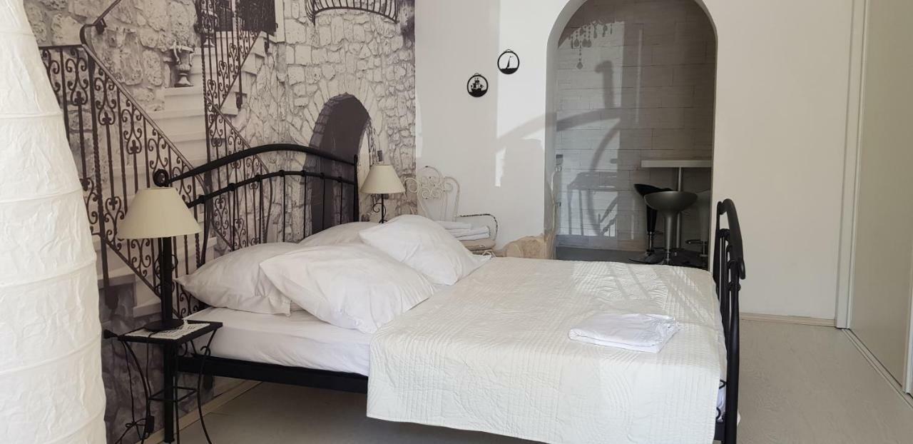 Studio Apartment For 2 Adults And 1 Child Makarska Dış mekan fotoğraf